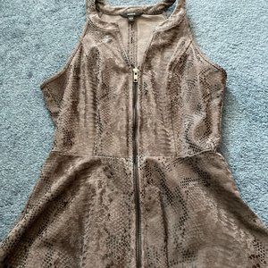 SMALL. GUESS Zip-Front BLACK/GRAY SNAKE PRINT Peplum Top. $89 RETAIL